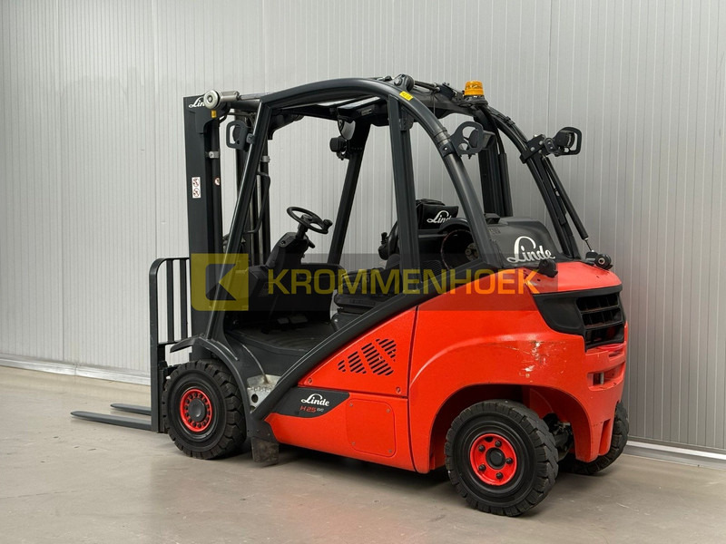 Linde H 25 T - Empilhadeira a gás: foto 3 Linde H 25 T - Empilhadeira a gás: foto 3