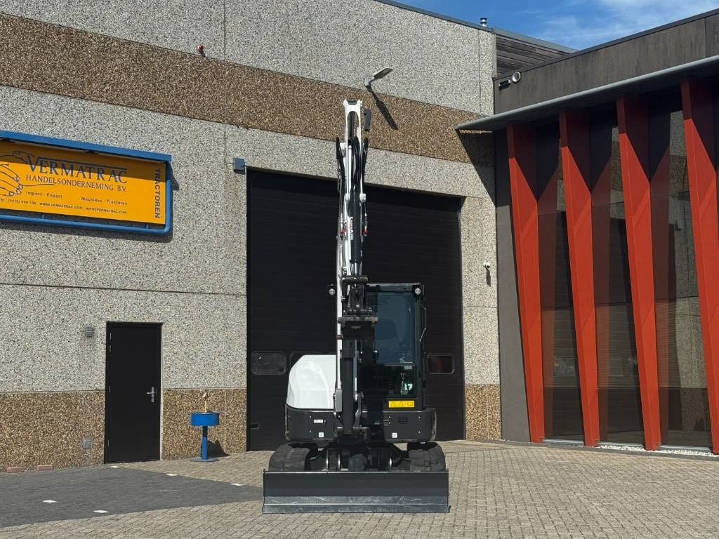 Bobcat E60 R2, 2024, 54 hours!! - Escavadora de rastos: foto 4 Bobcat E60 R2, 2024, 54 hours!! - Escavadora de rastos: foto 4