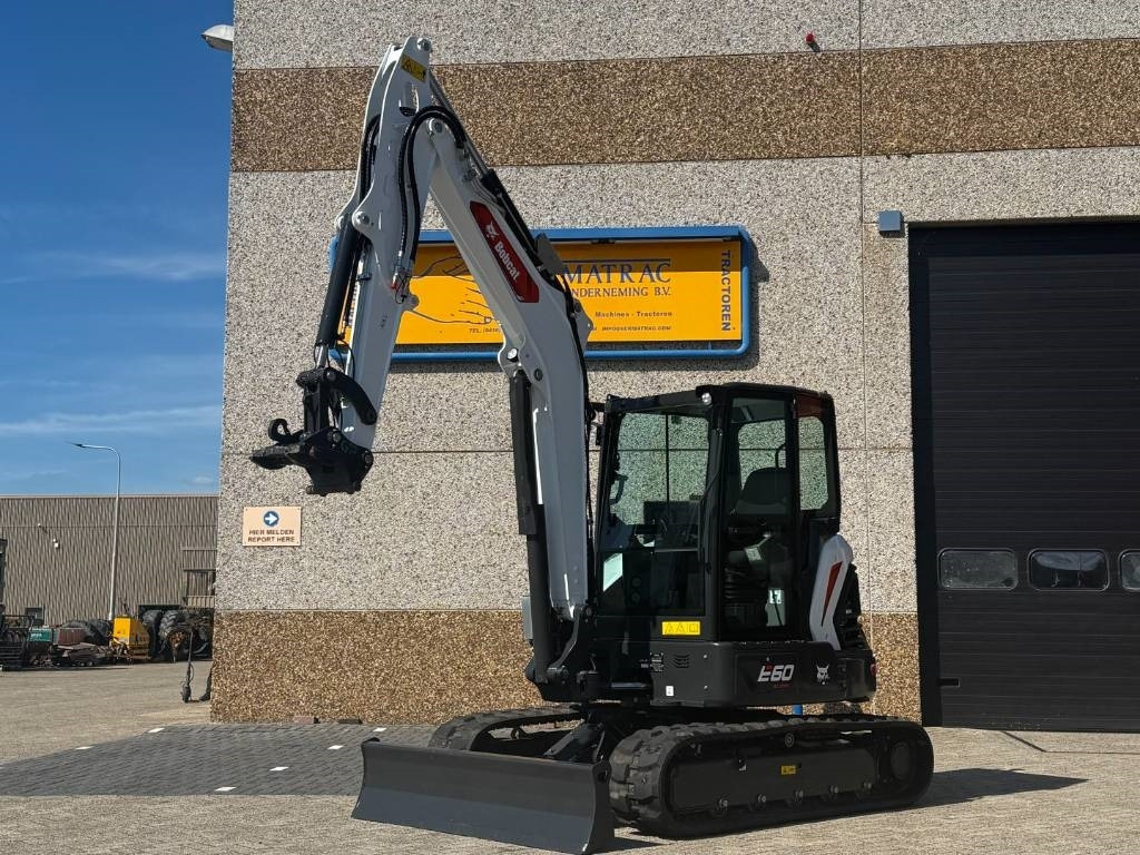 Bobcat E60 R2, 2024, 54 hours!! - Escavadora de rastos: foto 2 Bobcat E60 R2, 2024, 54 hours!! - Escavadora de rastos: foto 2