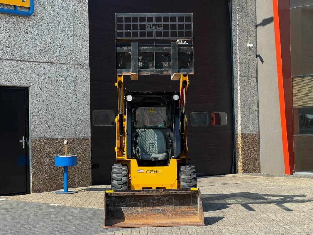 Gehl R135 / Manitou 1350R Skid Steer, 2022 - Mini pá carregadora: foto 3 Gehl R135 / Manitou 1350R Skid Steer, 2022 - Mini pá carregadora: foto 3