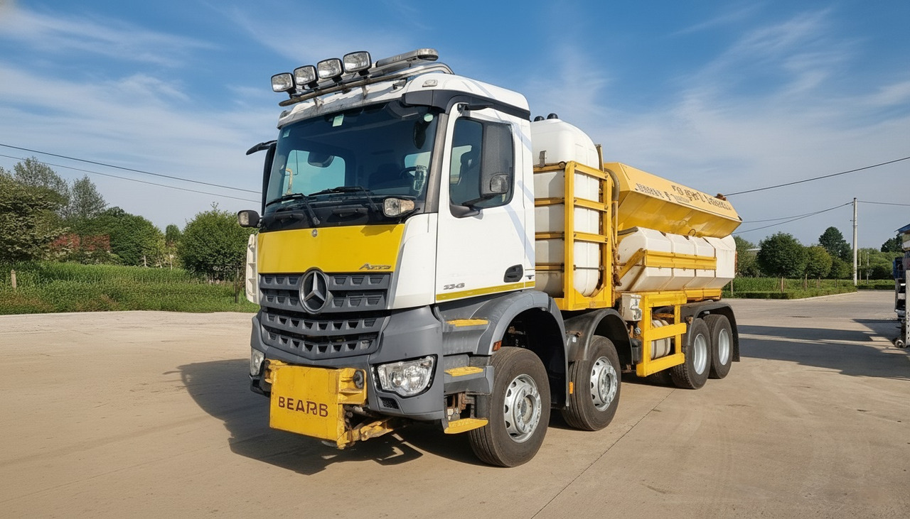 MERCEDES-BENZ AROCS 3243 8x4 | Euro 6 | Piaskarko Solarka Econ 12m³ - Veículo limpa-neves: foto 1 MERCEDES-BENZ AROCS 3243 8x4 | Euro 6 | Piaskarko Solarka Econ 12m³ - Veículo limpa-neves: foto 1