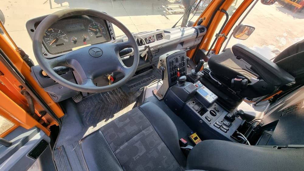 MERCEDES-BENZ Unimog U400 - Trator municipal: foto 5 MERCEDES-BENZ Unimog U400 - Trator municipal: foto 5