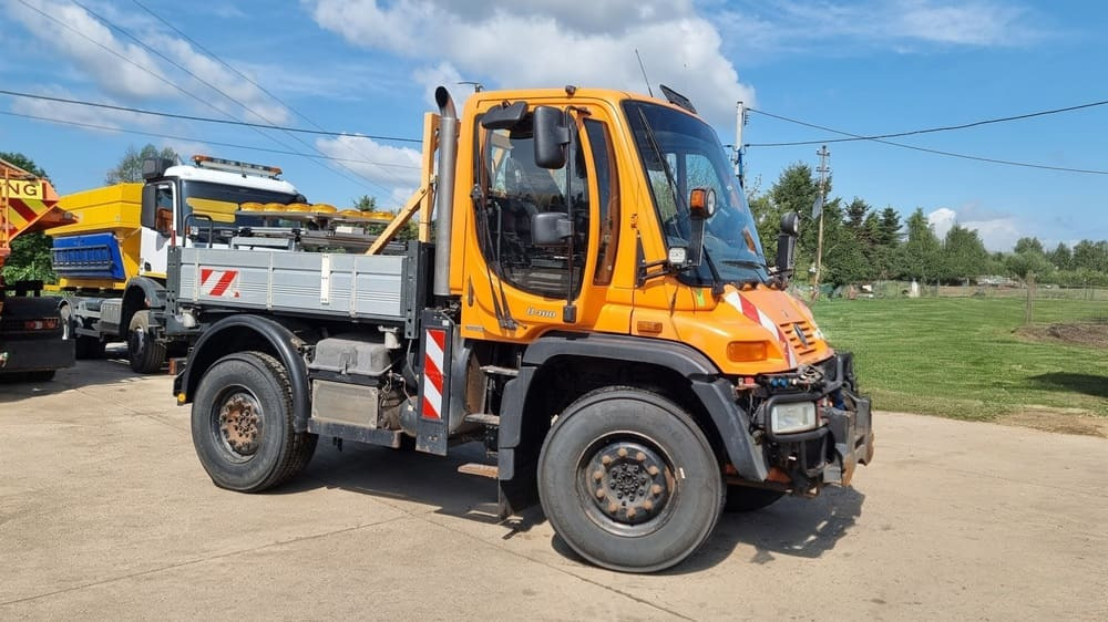 MERCEDES-BENZ Unimog U400 - Trator municipal: foto 2 MERCEDES-BENZ Unimog U400 - Trator municipal: foto 2