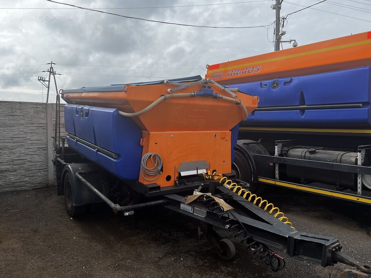 Schmidt Przyczepka 3,5m3 - Espalhador de areia/ Sal: foto 2 Schmidt Przyczepka 3,5m3 - Espalhador de areia/ Sal: foto 2