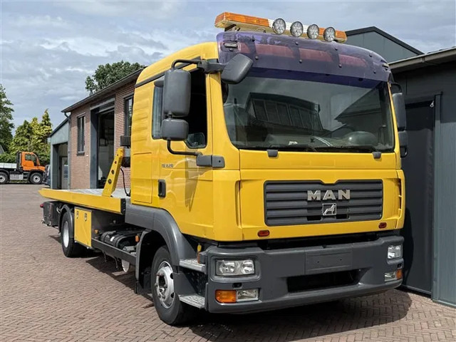 MAN TGL 12.210 Towtruck Crewcab 6 Seats Brill Winch - Caminhão reboque: foto 1 MAN TGL 12.210 Towtruck Crewcab 6 Seats Brill Winch - Caminhão reboque: foto 1