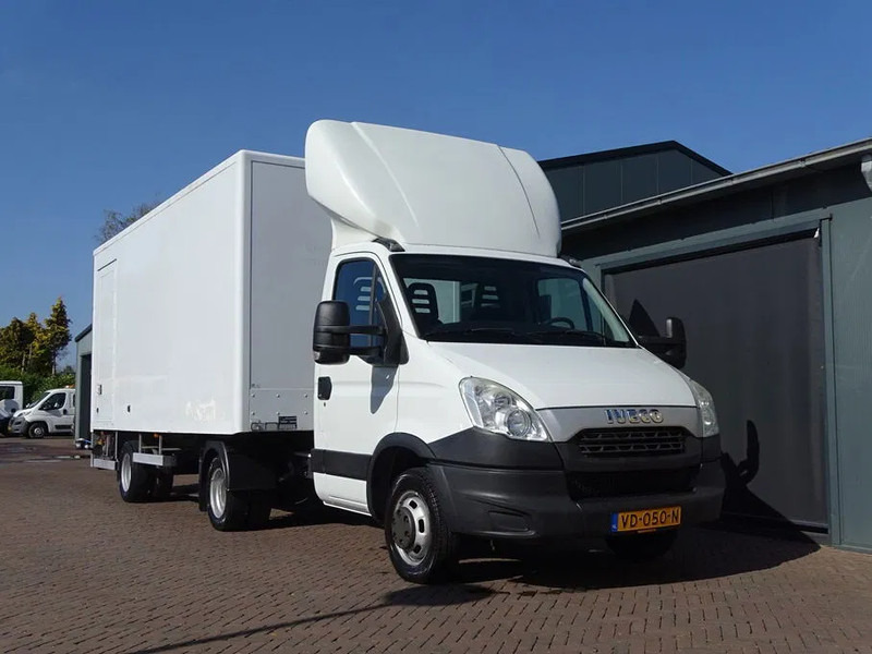 Iveco Daily 35C17 Be combinatie be trekker podium oplegger 3080 KG laadvm. 1.5 Ton Laadklep - Tractor: foto 1 Iveco Daily 35C17 Be combinatie be trekker podium oplegger 3080 KG laadvm. 1.5 Ton Laadklep - Tractor: foto 1