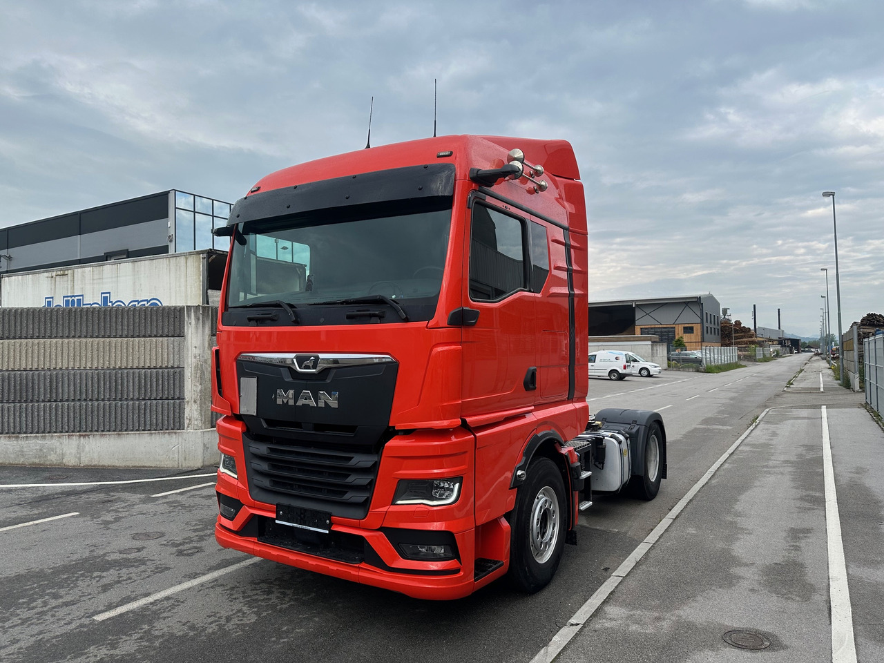 MAN TGX 18.520 4X2 LL Intarder Hydravlika ALU led TV - Tractor: foto 2 MAN TGX 18.520 4X2 LL Intarder Hydravlika ALU led TV - Tractor: foto 2