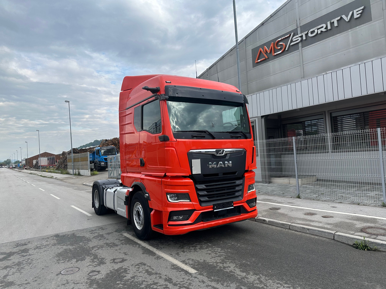 MAN TGX 18.520 4X2 LL Intarder Hydravlika ALU led TV - Tractor: foto 1 MAN TGX 18.520 4X2 LL Intarder Hydravlika ALU led TV - Tractor: foto 1