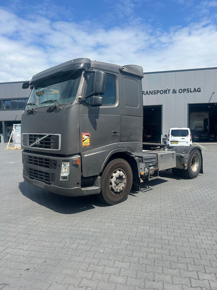 Volvo FH 12 Low Roof I-shift ADR truck - Tractor: foto 1 Volvo FH 12 Low Roof I-shift ADR truck - Tractor: foto 1