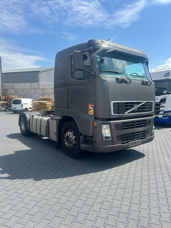Volvo FH 12 Low Roof I-shift ADR truck - Tractor: foto 2 Volvo FH 12 Low Roof I-shift ADR truck - Tractor: foto 2