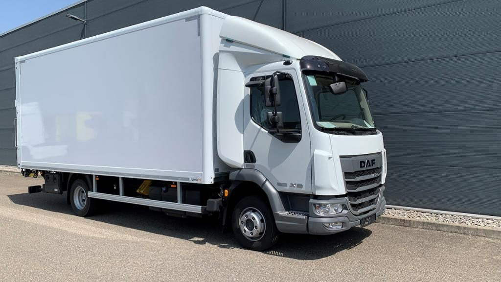 DAF XB 210 FA 7,49 to Koffer LBW Klima Automatik - Carrinha de contentor: foto 1 DAF XB 210 FA 7,49 to Koffer LBW Klima Automatik - Carrinha de contentor: foto 1