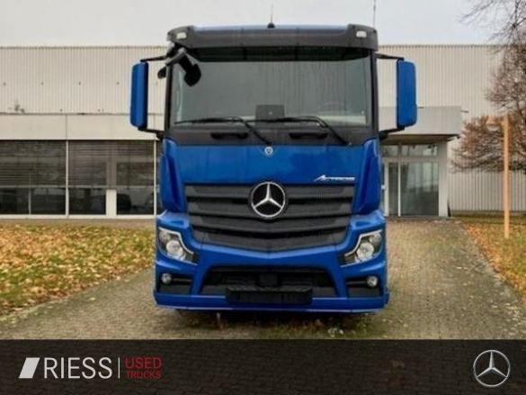 Mercedes-Benz Actros 2551 L 6x2 ACC AHK AUT DynLicht LM Navi - Camião de caixa aberta/ Plataforma: foto 2 Mercedes-Benz Actros 2551 L 6x2 ACC AHK AUT DynLicht LM Navi - Camião de caixa aberta/ Plataforma: foto 2