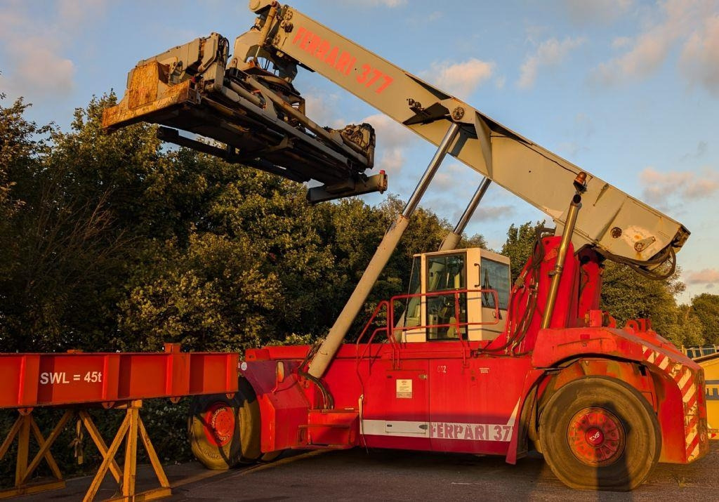 CVS Ferrari F377.5 PB - Reachstacker porta contentores: foto 2 CVS Ferrari F377.5 PB - Reachstacker porta contentores: foto 2