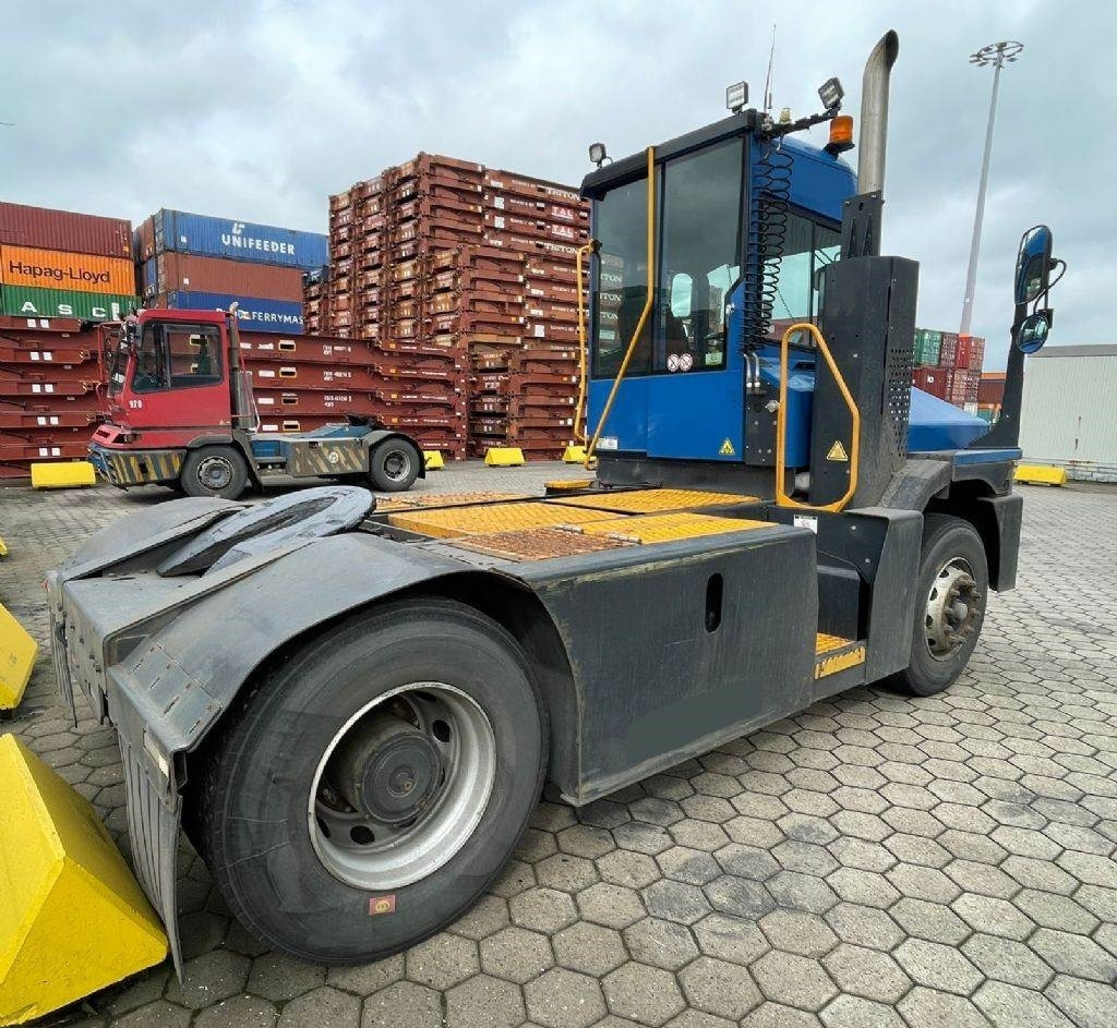 Kalmar T2 - Tractor de terminal: foto 3 Kalmar T2 - Tractor de terminal: foto 3