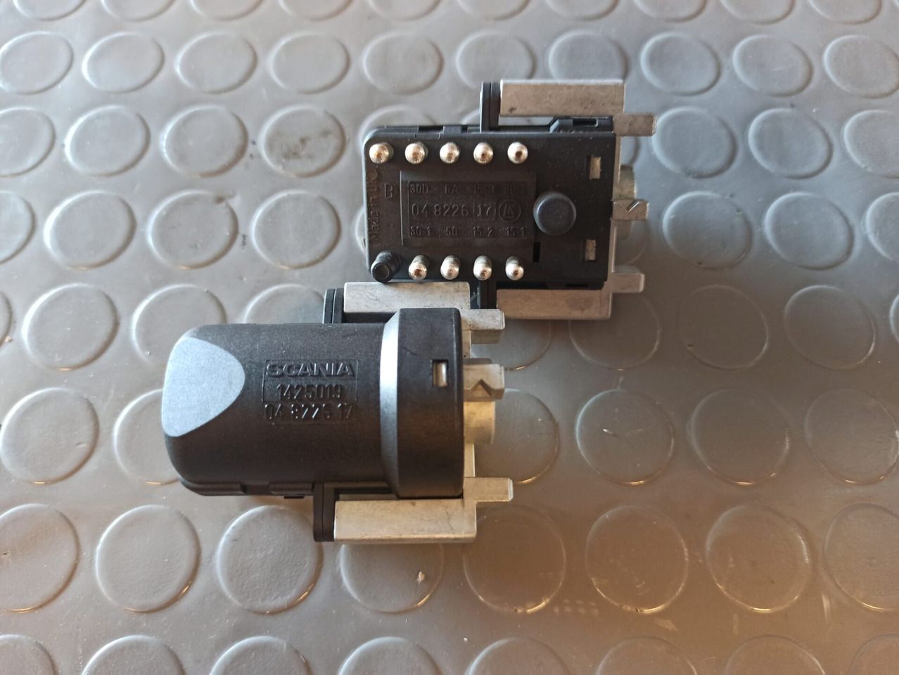 SCANIA STARTER LOCK - 1425019 - Motor de arranque por Camião: foto 1 SCANIA STARTER LOCK - 1425019 - Motor de arranque por Camião: foto 1