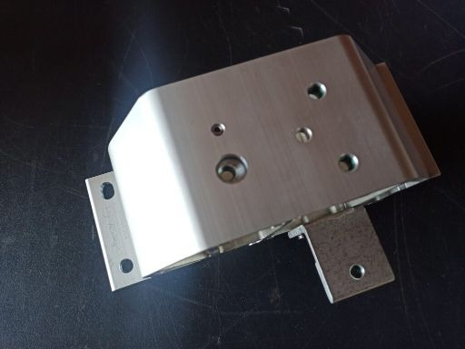 VOLVO BUMPER SUPPORT - 82464966 - Para-choque por Camião: foto 1 VOLVO BUMPER SUPPORT - 82464966 - Para-choque por Camião: foto 1