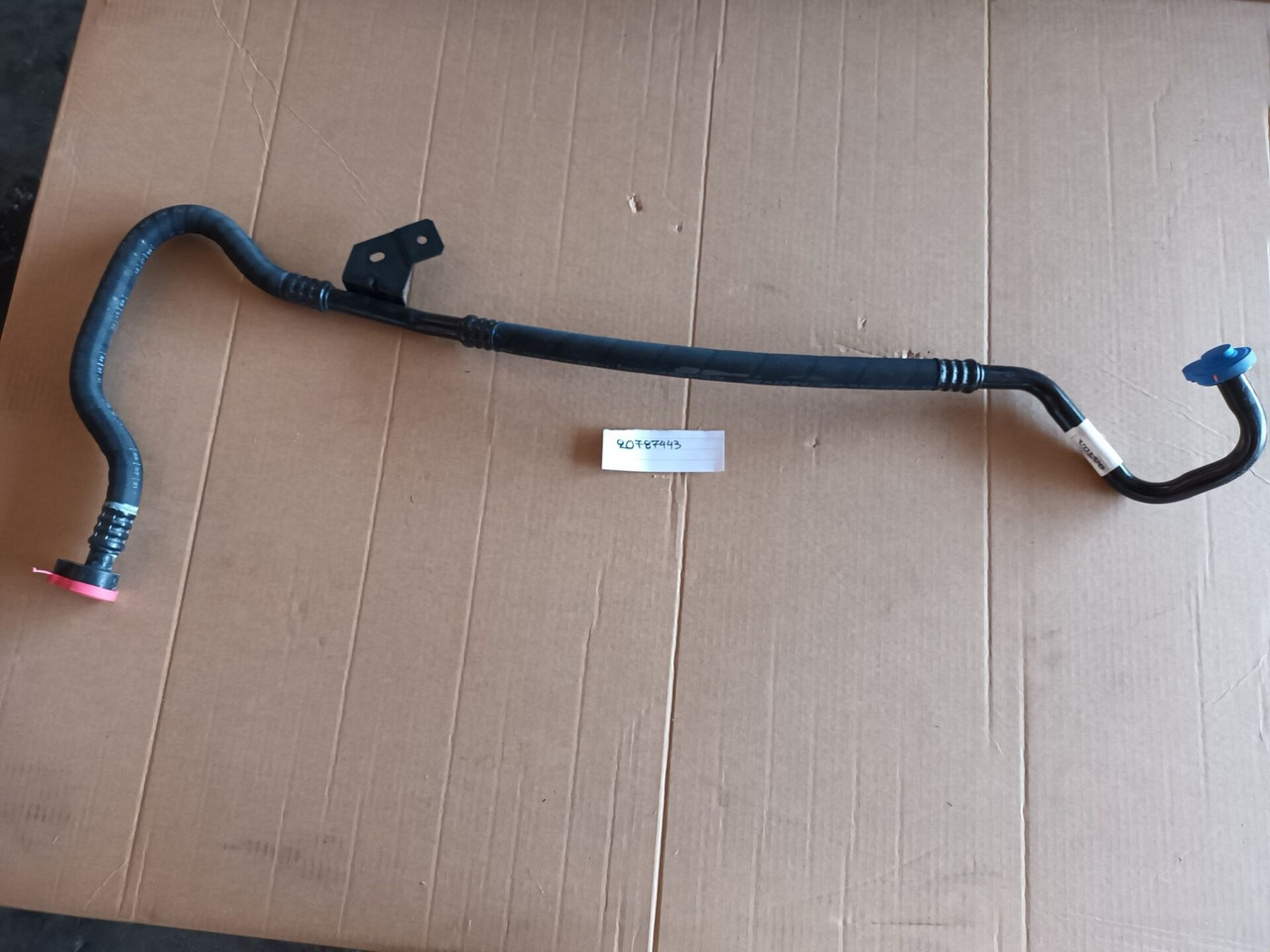 VOLVO PIPE - 20787443 - Peça de ar condicionado por Camião: foto 1 VOLVO PIPE - 20787443 - Peça de ar condicionado por Camião: foto 1