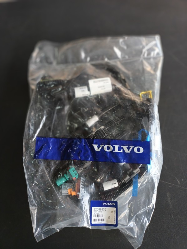 VOLVO WIRES 22589935 - Cables/ Wire harness por Camião: foto 1 VOLVO WIRES 22589935 - Cables/ Wire harness por Camião: foto 1