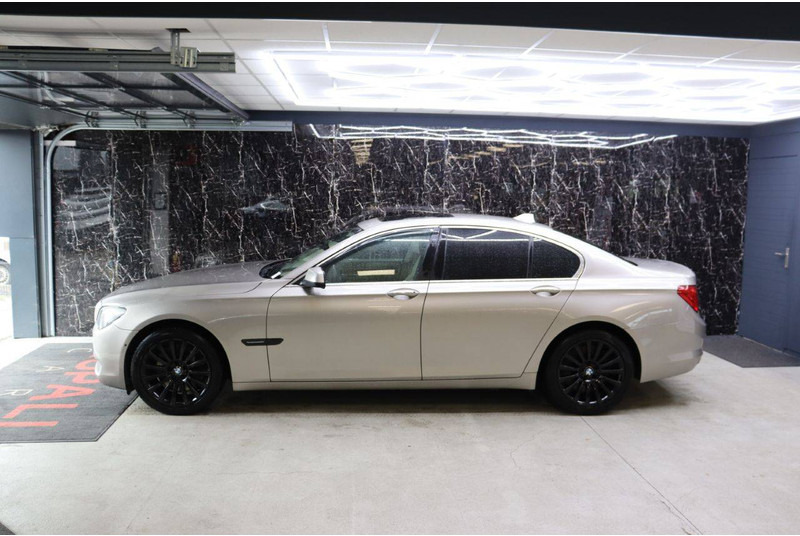 BMW 7 Serie 750i XDRIVE - Sedan: foto 2 BMW 7 Serie 750i XDRIVE - Sedan: foto 2