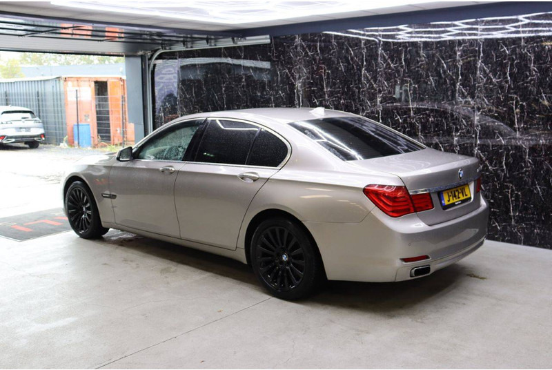 BMW 7 Serie 750i XDRIVE - Sedan: foto 4 BMW 7 Serie 750i XDRIVE - Sedan: foto 4
