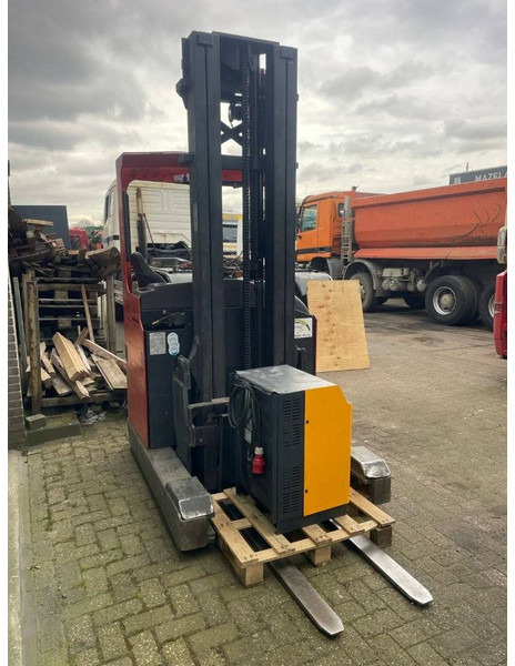 BT RR B1 - Empilhador retráctil: foto 4 BT RR B1 - Empilhador retráctil: foto 4