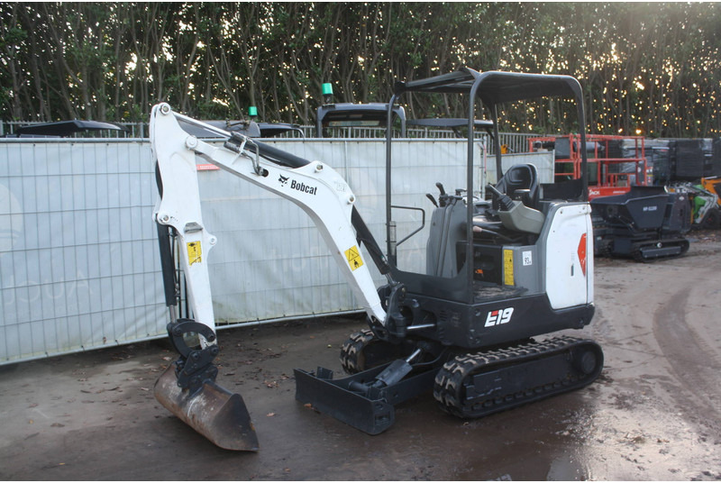 Bobcat E19 - Mini escavadeira: foto 1 Bobcat E19 - Mini escavadeira: foto 1