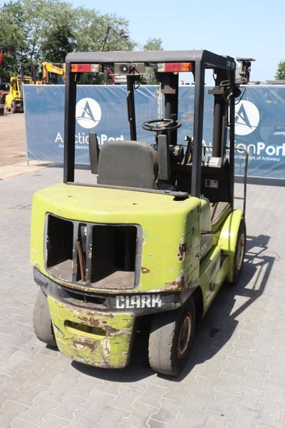 Clark CGP25H - Empilhadeira a diesel: foto 5 Clark CGP25H - Empilhadeira a diesel: foto 5