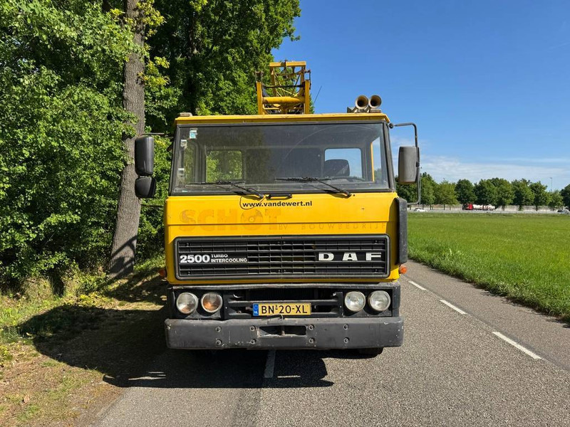 DAF 2500 - Camião grua: foto 2 DAF 2500 - Camião grua: foto 2