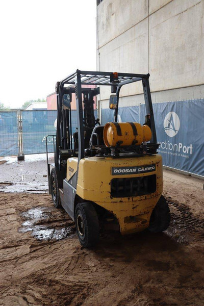 Daewoo-Doosan G20P-3 - Empilhadeira a gás: foto 4 Daewoo-Doosan G20P-3 - Empilhadeira a gás: foto 4