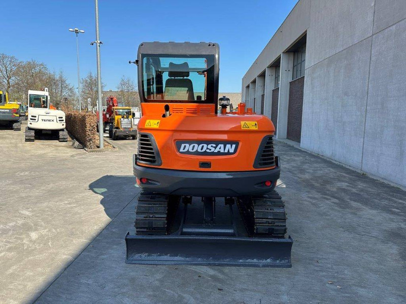 Doosan DX55-9C - Escavadora de rastos: foto 5 Doosan DX55-9C - Escavadora de rastos: foto 5