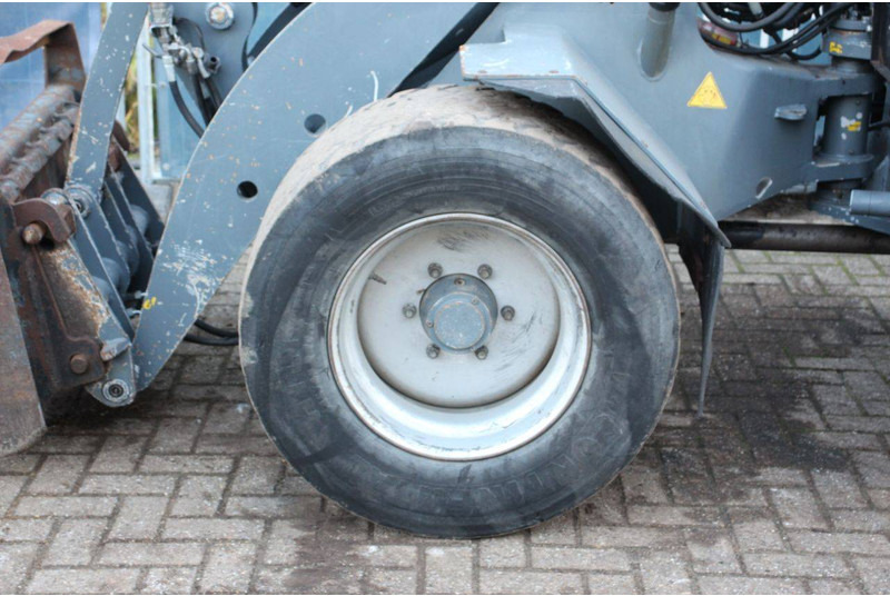 Pá carregadora de rodas Giant V881T: foto 17