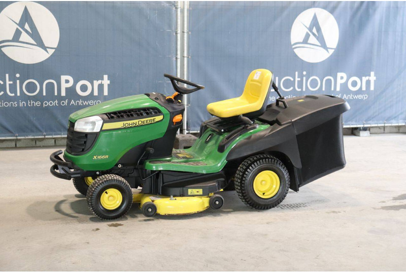 John Deere X166R - Cortador de grama: foto 1 John Deere X166R - Cortador de grama: foto 1