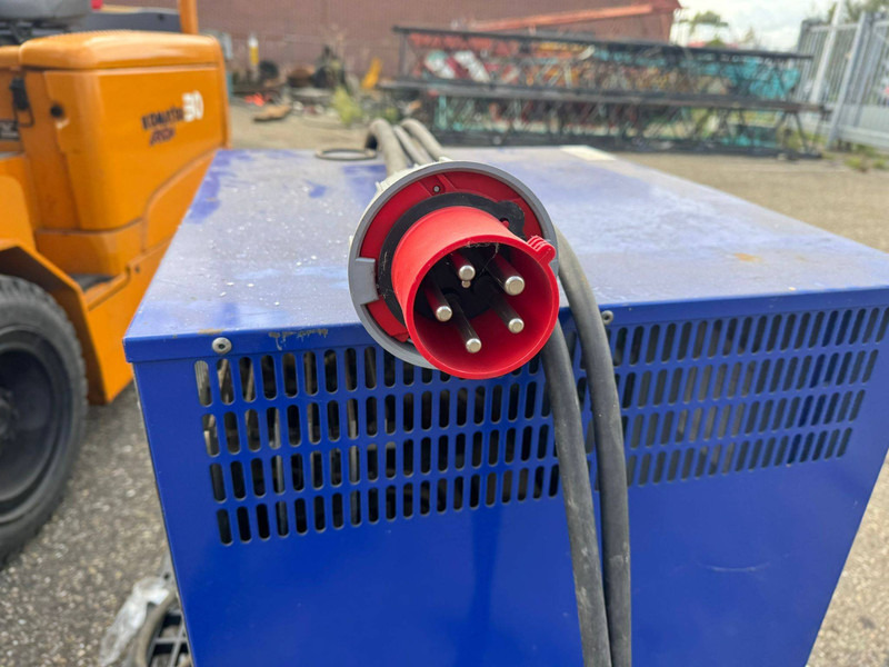 Komatsu FB30EX-8 - Empilhadeira elétrica: foto 3 Komatsu FB30EX-8 - Empilhadeira elétrica: foto 3