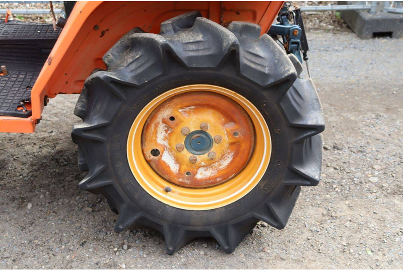 Trator Kubota B1-14 Bulltra: foto 16 Trator Kubota B1-14 Bulltra: foto 16