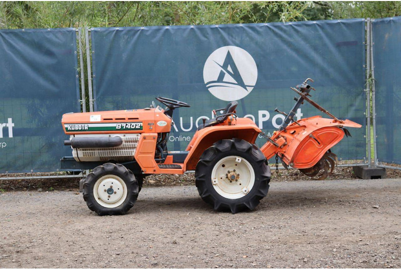 Kubota B1402 - Trator: foto 2 Kubota B1402 - Trator: foto 2