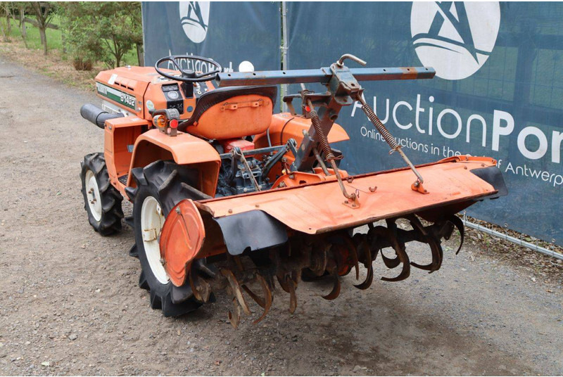 Kubota B1402 - Trator: foto 4 Kubota B1402 - Trator: foto 4