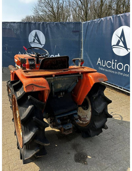 Kubota B1600E - Trator: foto 2 Kubota B1600E - Trator: foto 2
