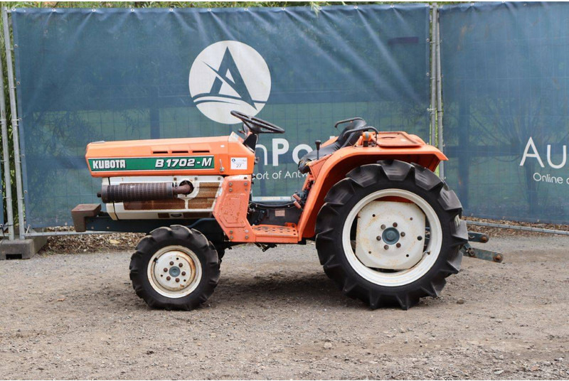 Kubota B1702-M - Trator: foto 2 Kubota B1702-M - Trator: foto 2