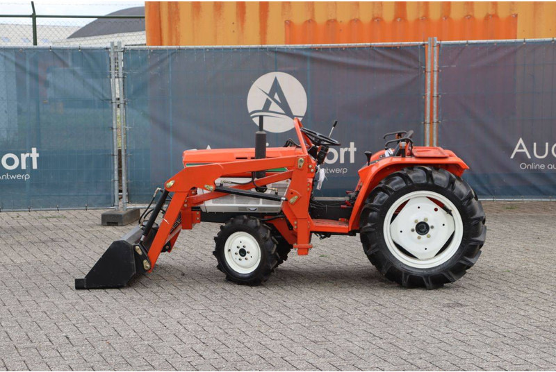 Kubota B1702DT - Trator: foto 2 Kubota B1702DT - Trator: foto 2