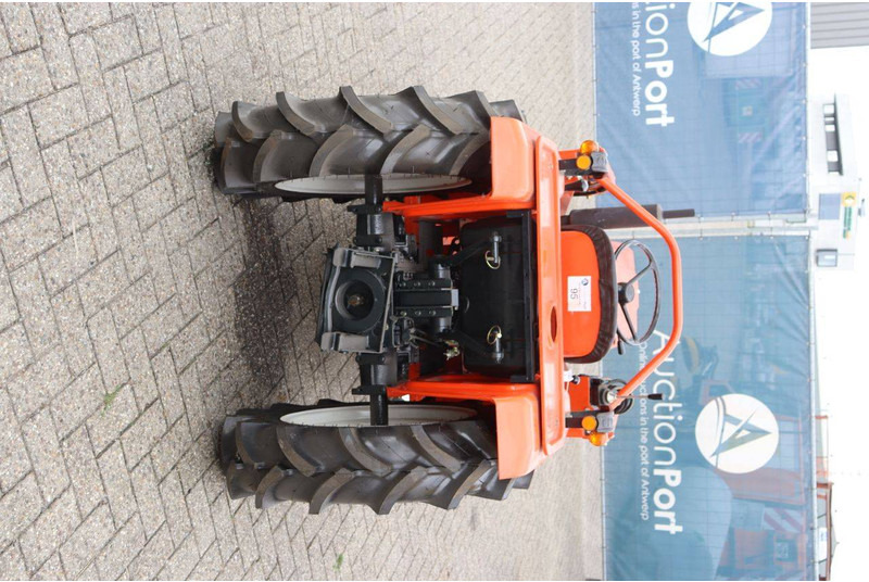 Kubota B1702DT - Trator: foto 5 Kubota B1702DT - Trator: foto 5