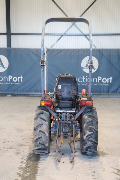 Kubota B2420 - Trator: foto 5 Kubota B2420 - Trator: foto 5