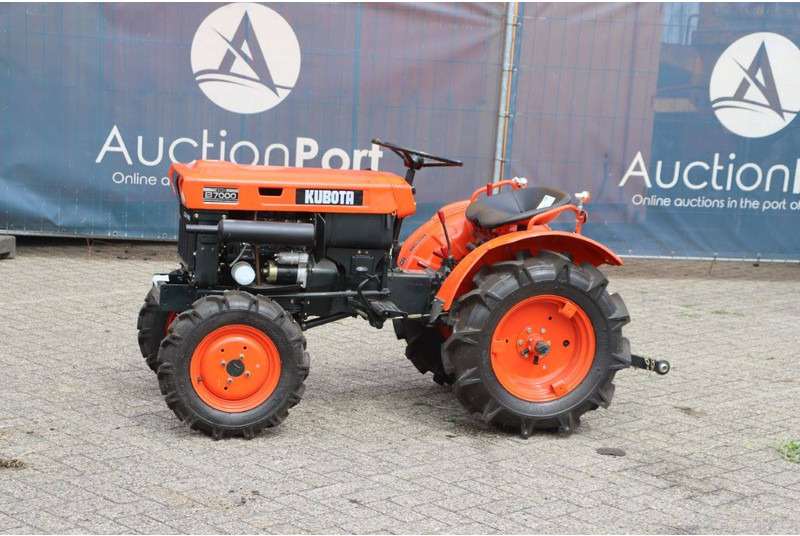 Kubota B7000 - Trator: foto 1 Kubota B7000 - Trator: foto 1