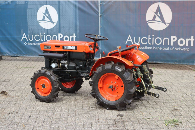 Kubota B7000 - Trator: foto 3 Kubota B7000 - Trator: foto 3