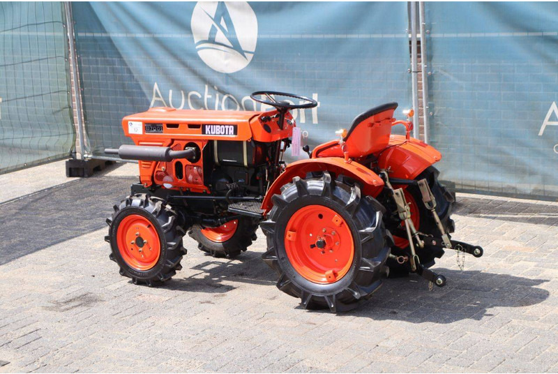 Kubota B7001 - Trator: foto 3 Kubota B7001 - Trator: foto 3