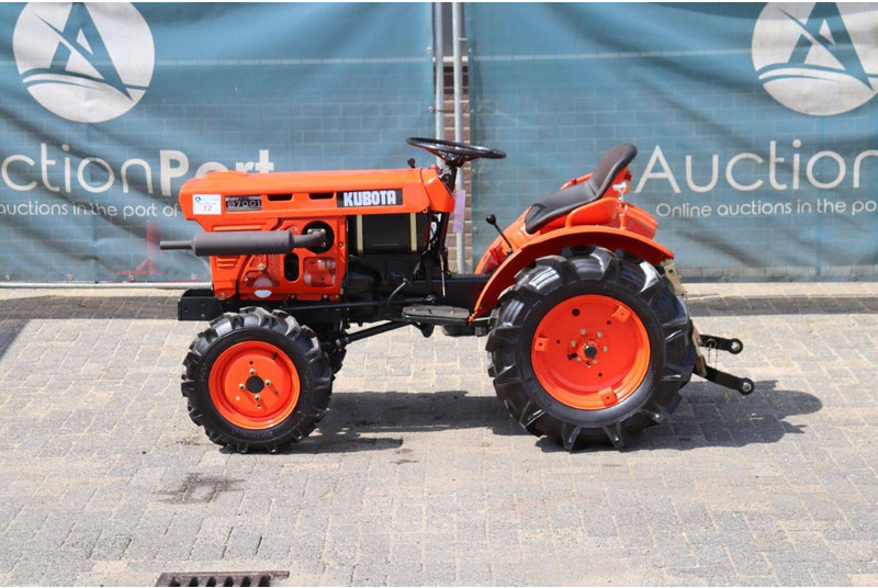 Kubota B7001 - Trator: foto 2 Kubota B7001 - Trator: foto 2
