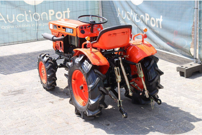 Kubota B7001 - Trator: foto 4 Kubota B7001 - Trator: foto 4