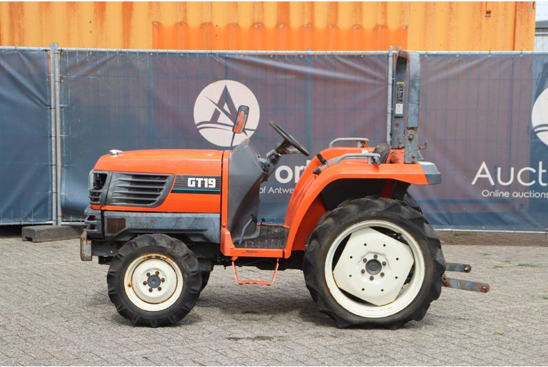 Kubota GT19 - Trator: foto 2 Kubota GT19 - Trator: foto 2