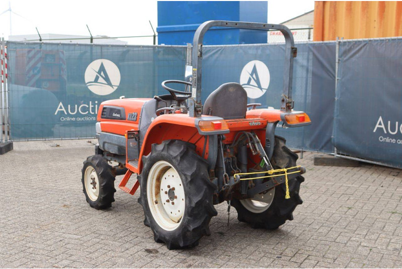 Kubota KL23 - Trator: foto 4 Kubota KL23 - Trator: foto 4
