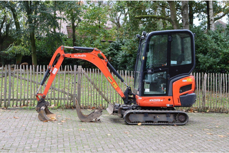 Kubota KX019-4 - Mini escavadeira: foto 1 Kubota KX019-4 - Mini escavadeira: foto 1