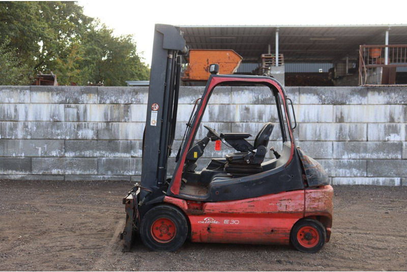Linde E30-02 - Empilhadeira elétrica: foto 2 Linde E30-02 - Empilhadeira elétrica: foto 2